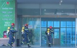 Xem các em nhỏ dập lửa, thoát hiểm trong đám cháy